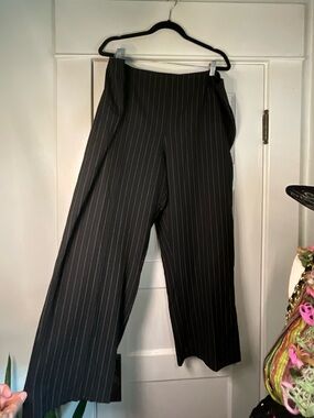 Vintage Y2K I.E. Woman Black Pinstripe Cropped Trousers